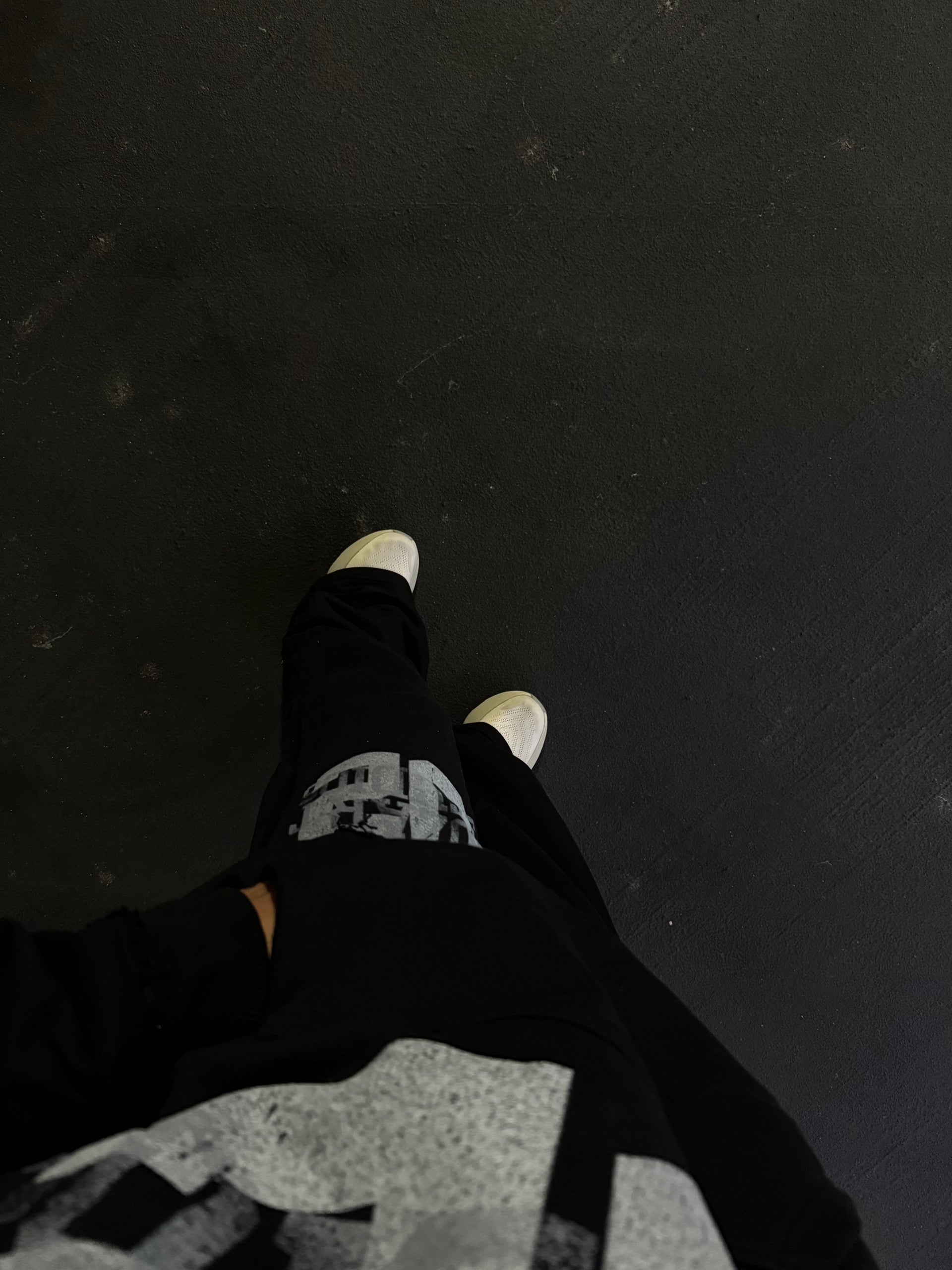 ESSENTIAL 02 SWEATS - BLACK